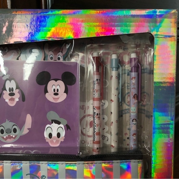 Disney 100 years: Journal Gift Set tabbed notebook, pencil case - Picture 4 of 6